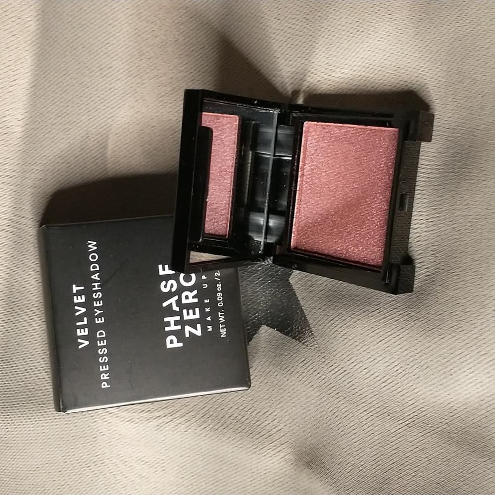 Phase zero velvet pressed eyeshadow